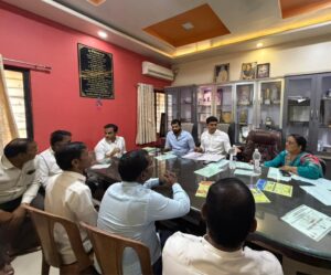 सभापती युवराज काकडेंची कुंजीरवाडी प्राथमिक आरोग्य केंद्राला अचानक भेट