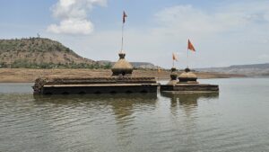 जुन्या “वाडा” गावाच्या दर्शनाने अनेकांना भावना अनावर,१९९२ साली पाण्याखाली गेलेलं वाडा गाव अवषेशांसह आलं वर